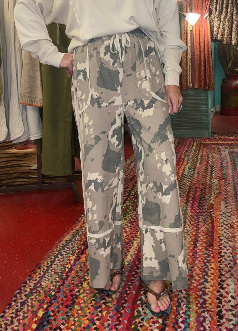 The Luca Camo Drawstring Pants