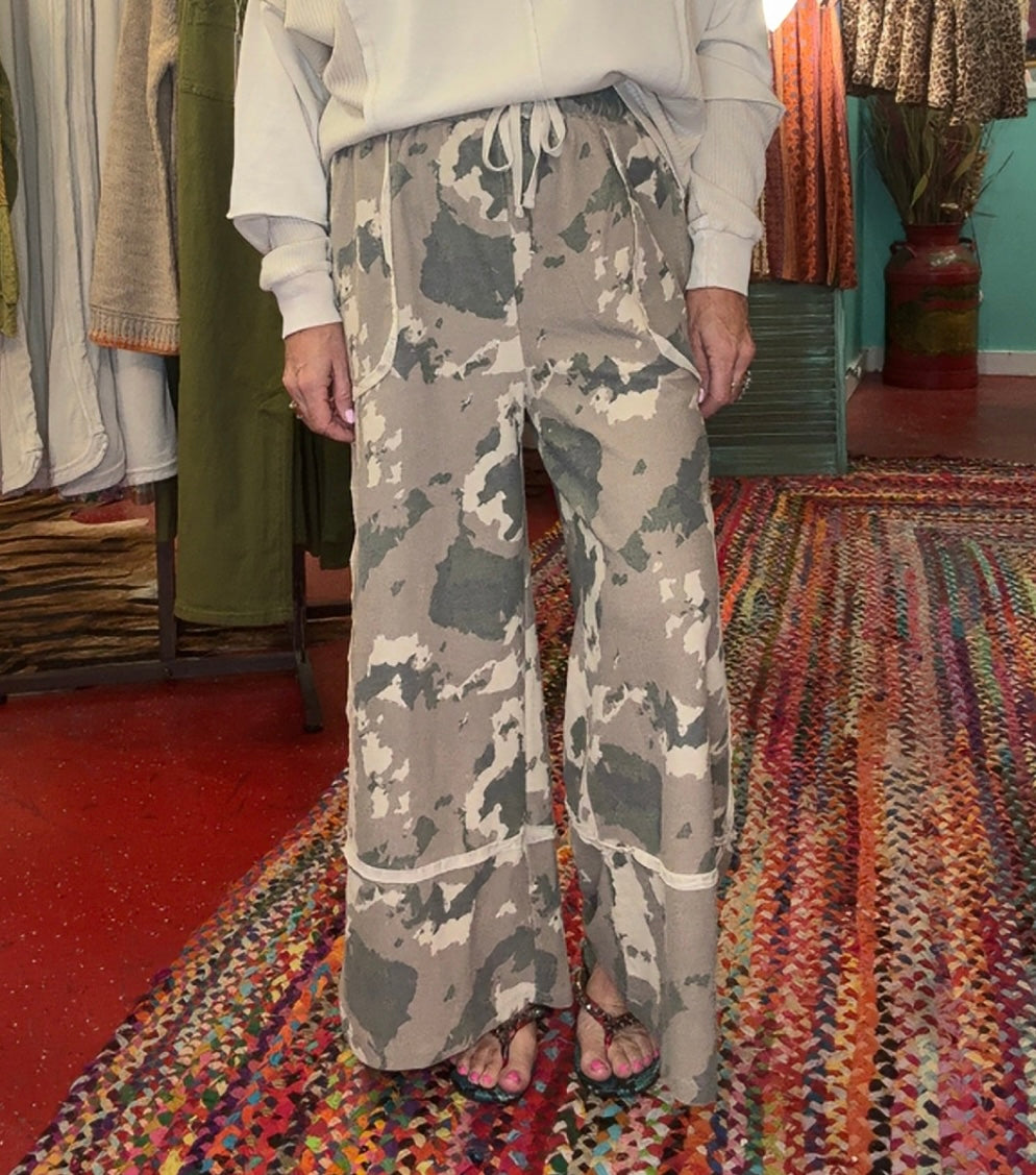 The Luca Camo Drawstring Pants
