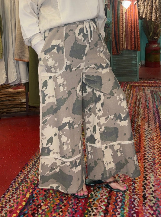 The Luca Camo Drawstring Pants