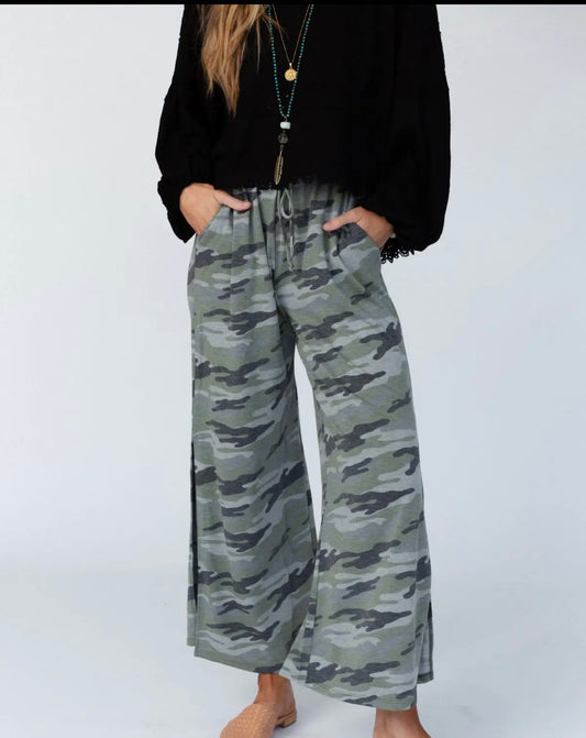 Three Birds Nest Wanderer Camo Pants